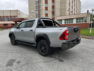 2021 Toyota Hilux VIII Рестайлинг 2, серебристый, 6290000 рублей, вид 4