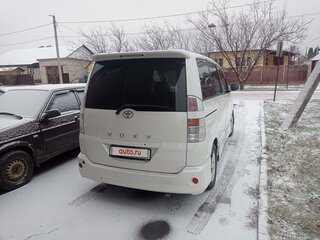 2005 Toyota Voxy I (R60), белый, 600000 рублей, вид 4