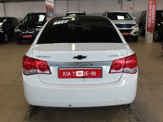 2011 Chevrolet Cruze I, белый, 810000 рублей, вид 4