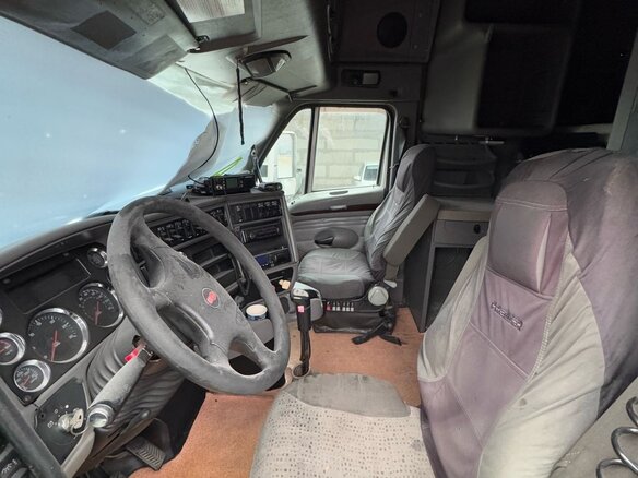 2009 Kenworth T2000, серый, 2500000 рублей - вид 5