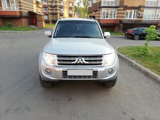 2011 Mitsubishi Pajero IV Рестайлинг 1, серебристый, 1890000 рублей, вид 2