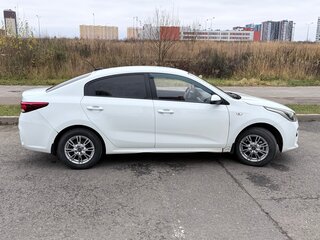2018 Kia Rio IV, белый, 900000 рублей, вид 4