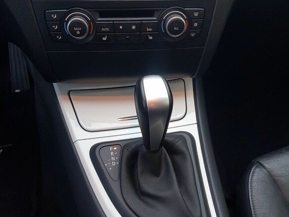 2011 BMW 1 серии 125i I (E82/E88) Рестайлинг 2, белый, 1515000 рублей - вид 9