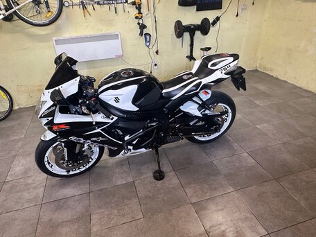 2011 Suzuki GSX-R 750, белый, 850000 рублей, вид 2