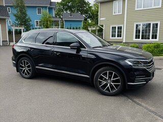 2020 Volkswagen Touareg III, чёрный, 4200000 рублей, вид 4