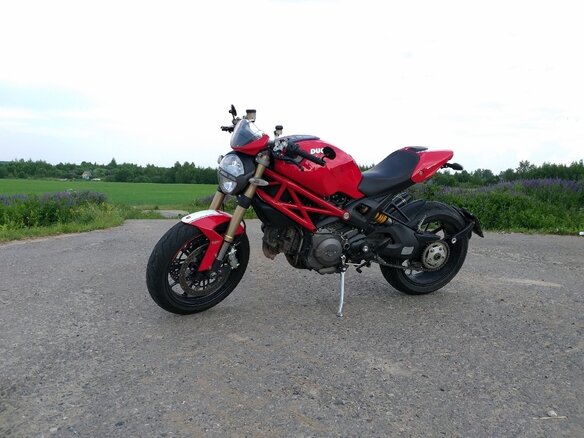 2011 Ducati Monster 1100, красный - вид 3