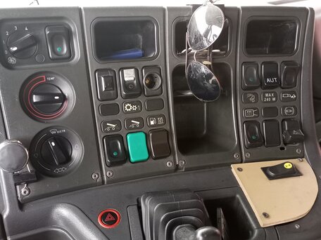 2002 Scania T-Series, белый, 1750000 рублей, вид 4