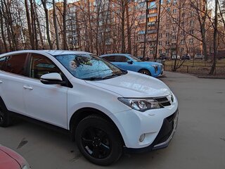 2013 Toyota RAV4 IV (XA40), белый, 1680000 рублей, вид 3