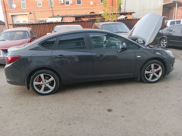 2012 Opel Astra J Рестайлинг, серый, 670000 рублей - вид 2