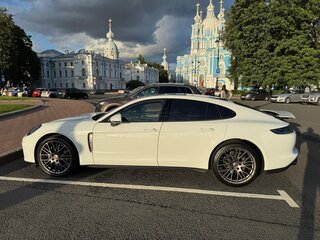 2022 Porsche Panamera 4 II Рестайлинг, белый, 12800000 рублей, вид 4