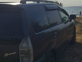 1998 Mitsubishi Chariot Grandis III, серый, 350000 рублей, вид 5