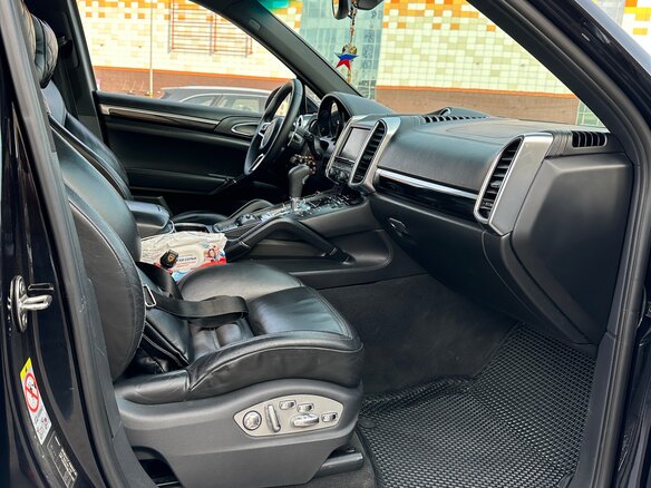 2010 Porsche Cayenne S Hybrid II (958), чёрный, 3000000 рублей - вид 16