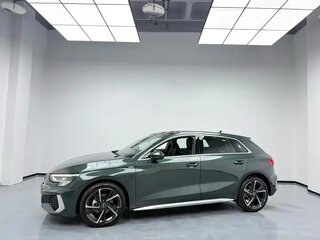 2024 Audi A3 Sportback 35 TFSI IV (8Y) Рестайлинг, зелёный, 2200000 рублей, вид 1