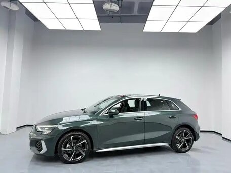 2024 Audi A3 Sportback 35 TFSI IV (8Y) Рестайлинг, зелёный, 2200000 рублей, вид 1