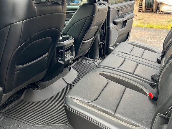 2023 Ram 1500 Quad Cab eTorque V, чёрный, 9150000 рублей - вид 26