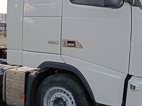 2011 Volvo FH, белый, 4600000 рублей, вид 4