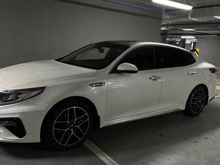 2019 Kia Optima IV Рестайлинг, белый, 1900000 рублей, вид 2