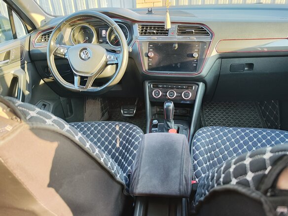 2018 Volkswagen Tiguan II, серебристый, 2545000 рублей - вид 7