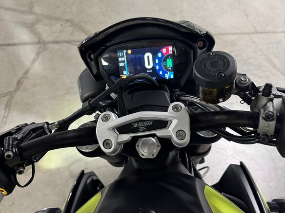 2020 Triumph Speed Triple, чёрный, 1250000 рублей - вид 6