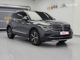 2023 Volkswagen Tiguan II Рестайлинг, серебристый, 2543010 рублей, вид 4