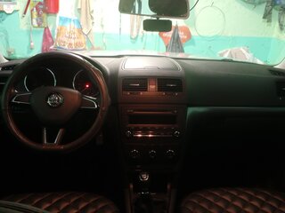2014 Skoda Yeti I Рестайлинг, серебристый, 1550000 рублей, вид 5