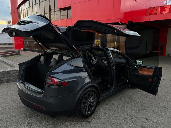 2019 Tesla Model X P100D I, серый, 5000000 рублей - вид 4