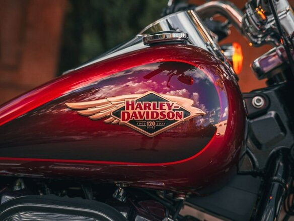 2023 Harley-Davidson Fat Boy, пурпурный, 3590000 рублей - вид 5