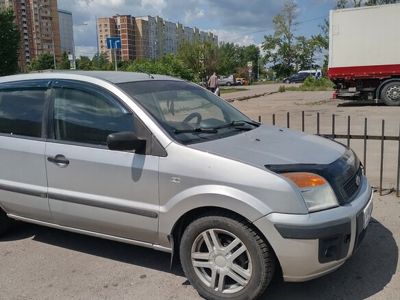 2005 Ford Fusion I Рестайлинг, серебристый, 385000 рублей - вид 2
