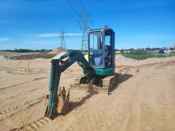 2004 Komatsu PC20, зелёный, 1900000 рублей