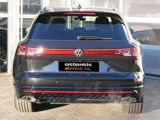 2025 Volkswagen Touareg III Рестайлинг, чёрный, 9900000 рублей, вид 5