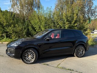 2019 Porsche Cayenne III, чёрный, 5250000 рублей, вид 4