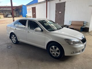 2012 Skoda Octavia II (A5) Рестайлинг, белый, 1250000 рублей, вид 3