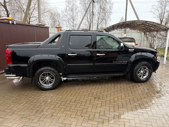 2006 Chevrolet Avalanche II, чёрный - вид 3