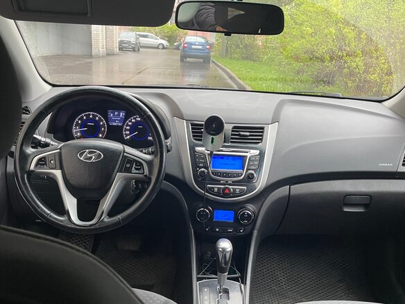 2011 Hyundai Solaris I, серый, 620000 рублей - вид 5