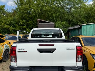 2022 Toyota Hilux VIII Рестайлинг 2, белый, 5500000 рублей, вид 2