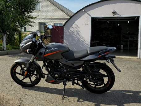 2022 Bajaj Pulsar 180, чёрный, 220000 рублей, вид 1