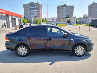 2018 Volkswagen Polo V Рестайлинг, чёрный, 1399900 рублей, вид 4
