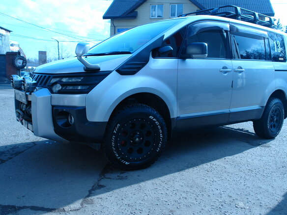 2009 Mitsubishi Delica, серый - вид 2
