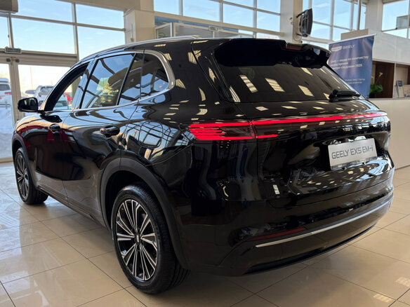 2026 Geely EX5 Гибрид EM-R, чёрный, 3829990 рублей - вид 3