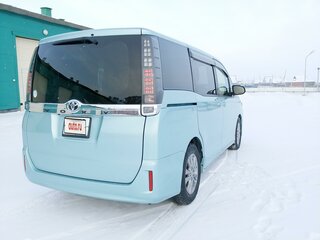2015 Toyota Voxy III (R80), зелёный, 1999000 рублей, вид 2