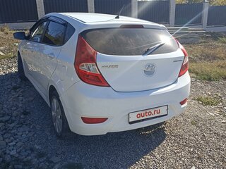 2013 Hyundai Solaris I, белый, 750000 рублей, вид 2