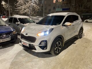 2019 Kia Sportage IV Рестайлинг, белый, 2600000 рублей, вид 1