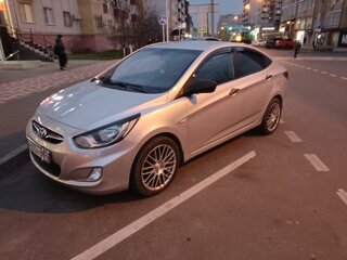 2013 Hyundai Solaris I, серебристый, 1100000 рублей, вид 1