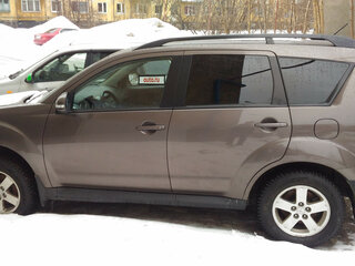 2010 Mitsubishi Outlander II Рестайлинг, коричневый, 1600000 рублей, вид 4