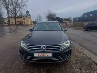 2016 Volkswagen Touareg II Рестайлинг, серый, 3250000 рублей, вид 2
