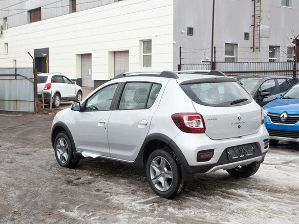 2019 Renault Sandero Stepway II Рестайлинг, серебристый, 1100000 рублей - вид 5
