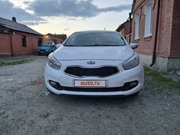 2014 Kia Ceed II, белый, 1000000 рублей