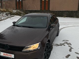 2014 Volkswagen Jetta VI Рестайлинг, коричневый, 800000 рублей, вид 5