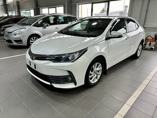 2018 Toyota Corolla XI (E160, E170, E180) Рестайлинг 1, белый, 1950000 рублей, вид 1