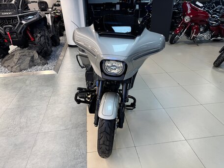 2023 Harley-Davidson CVO Street Glide, серый, 3900000 рублей, вид 3